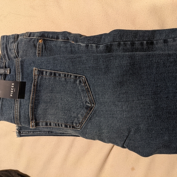 NWT Pieces jeans - Picture 2 of 4